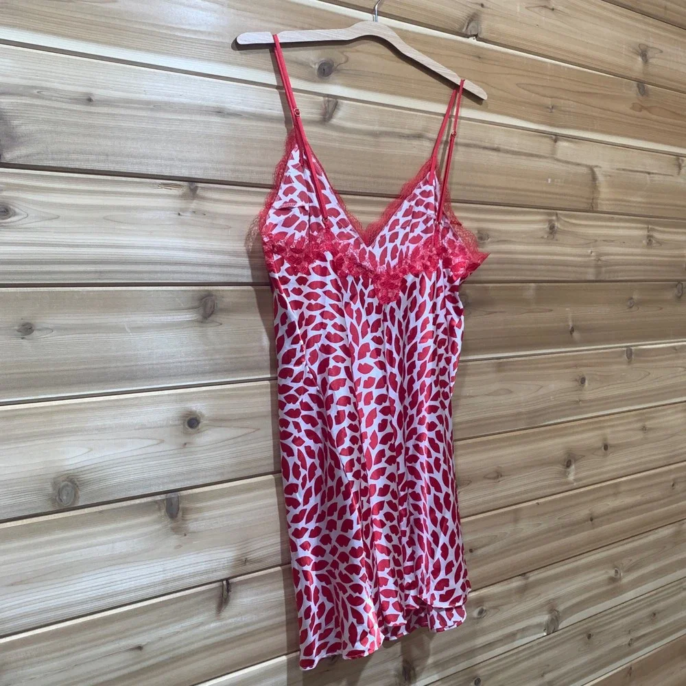 Victoria's Secret Cami Babydoll Slip Red Lips Lace Trim Sleepwear Lingerie‎ M